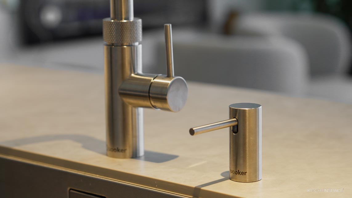 Modern Seamless Open-Plan Kitchen Design